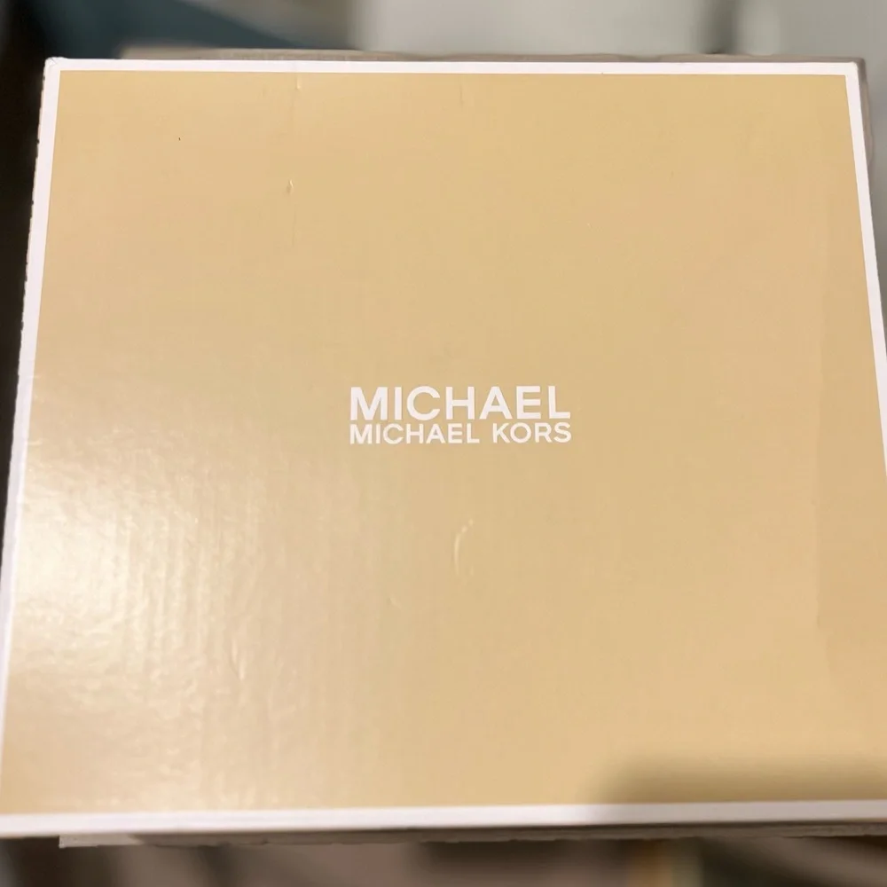 MICHAEL Michael Kors sizing information